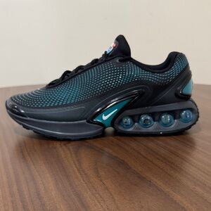 Size 9 - Men’s Nike Air Max VM Essential Black Dusty Cactus
